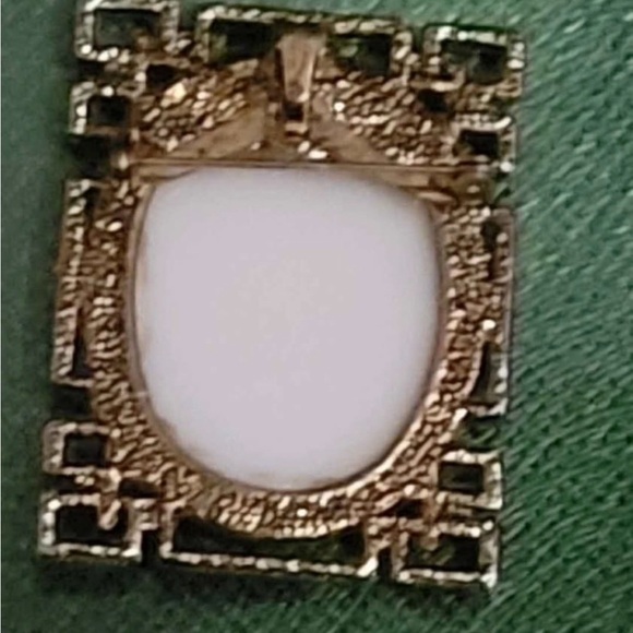 Vintage Bird Brooch with Gold Accents - Picture 4 of 4